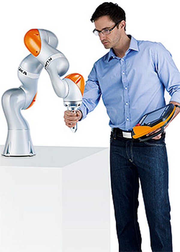 KUKA_LBR_iiwa_Collaborative_Robot_Series.png #资产:547