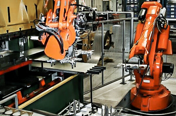 Automate with stamping robots 自动化与冲压机器人