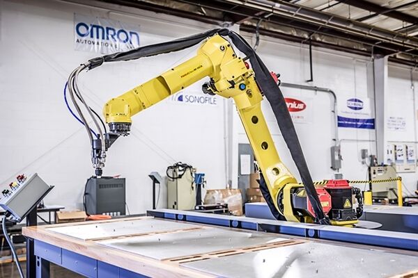 Robots_Working_With_Metal_Sheets.jpg #资产:701